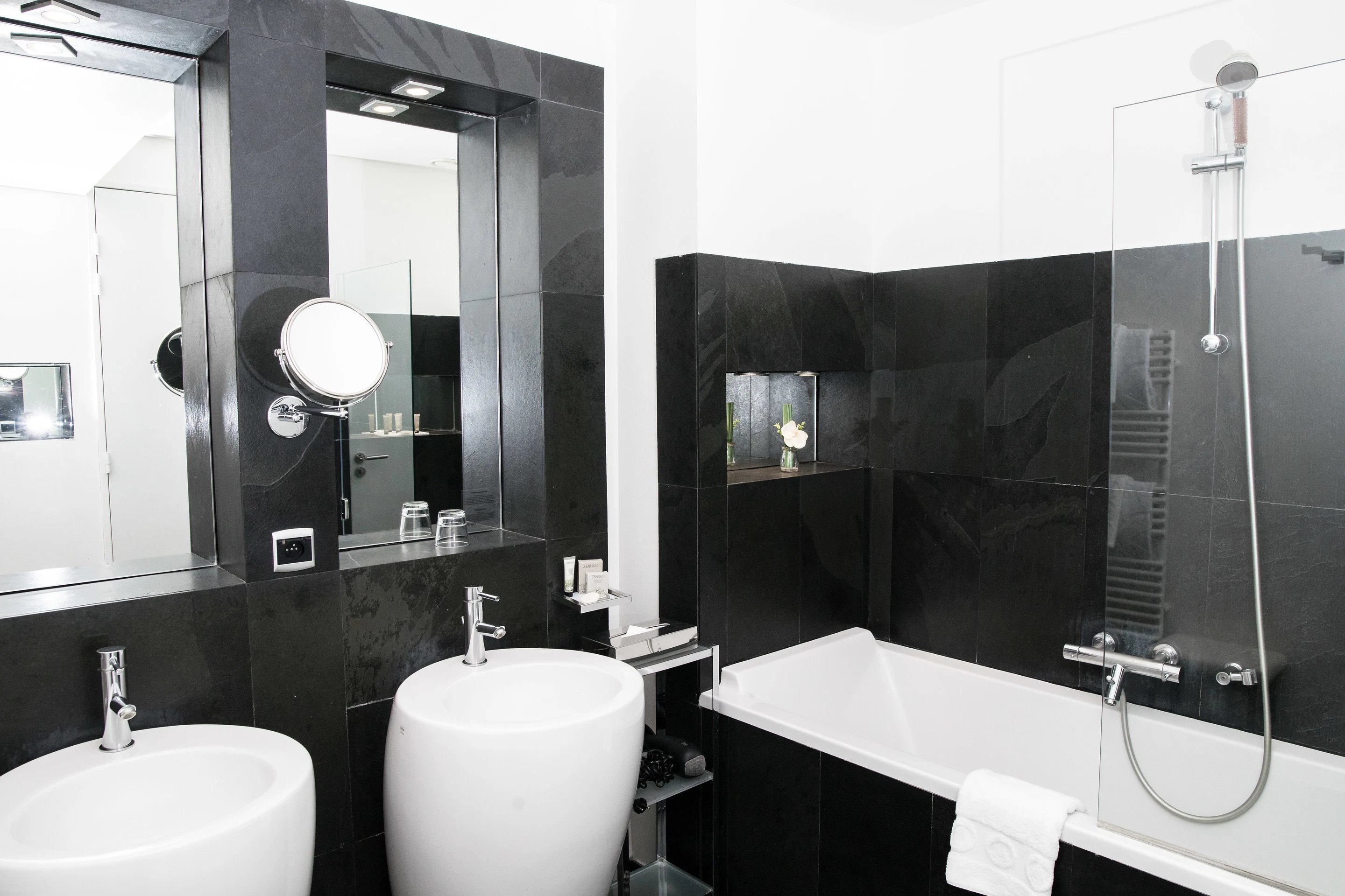 1K Paris - XL Duplex Room - Bathroom